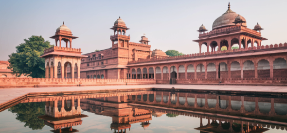 Size_590x275_Fatehpur Sikri